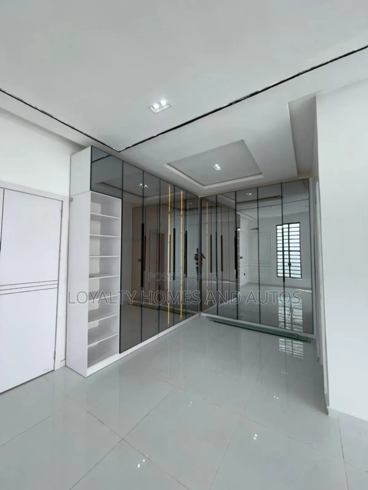 5bdrm Duplex in Chevron for sale in Chevron