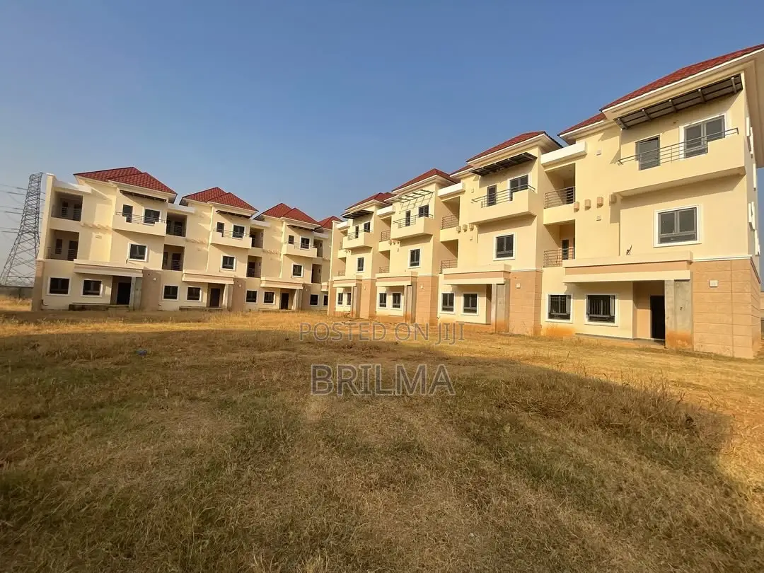 4bdrm Duplex in Lugbe District for sale in Lugbe District