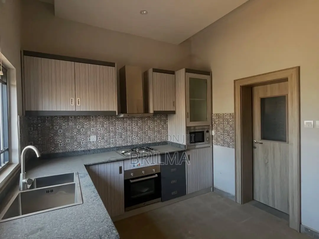 4bdrm Duplex in Lugbe District for sale in Lugbe District
