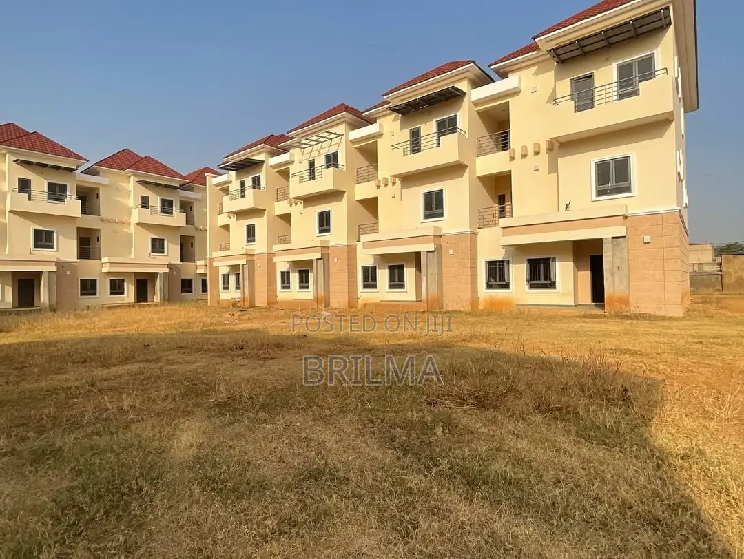 4bdrm Duplex in Lugbe District for sale in Lugbe District