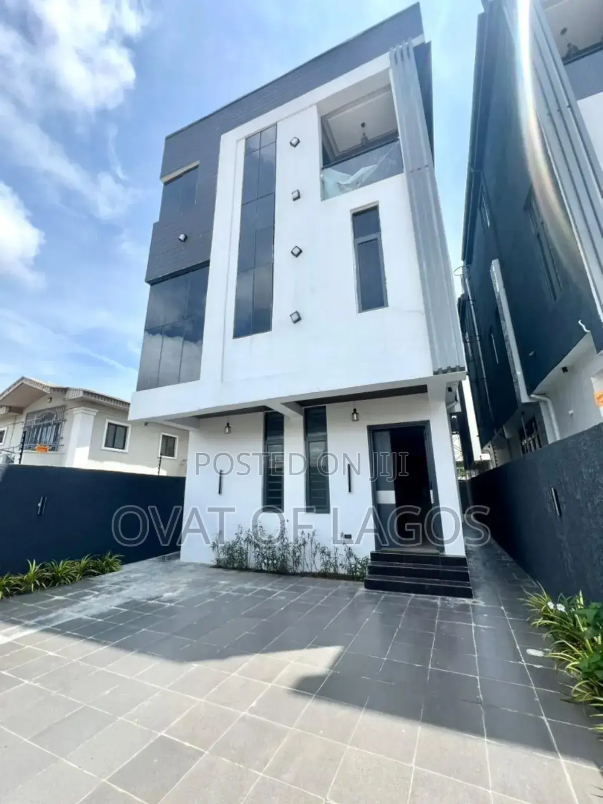 5bdrm Duplex in Lekki Phase 1 for sale in Lekki Phase 1