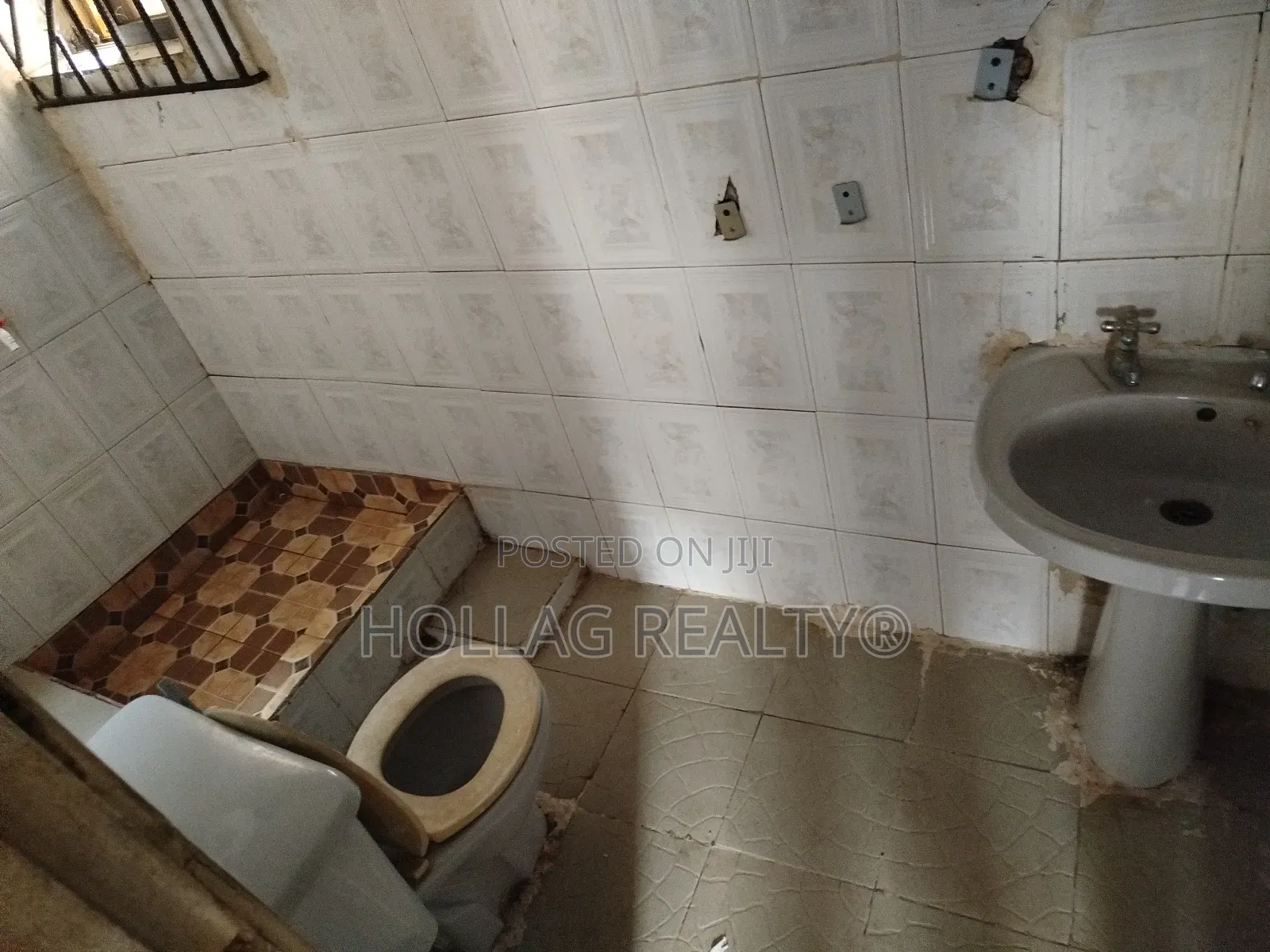 4bdrm Block of Flats in Alaba for sale in Alaba