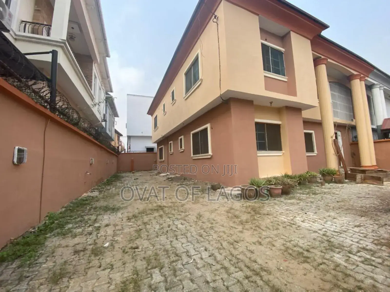 4bdrm Duplex in Ikota Villa for rent in Ikota