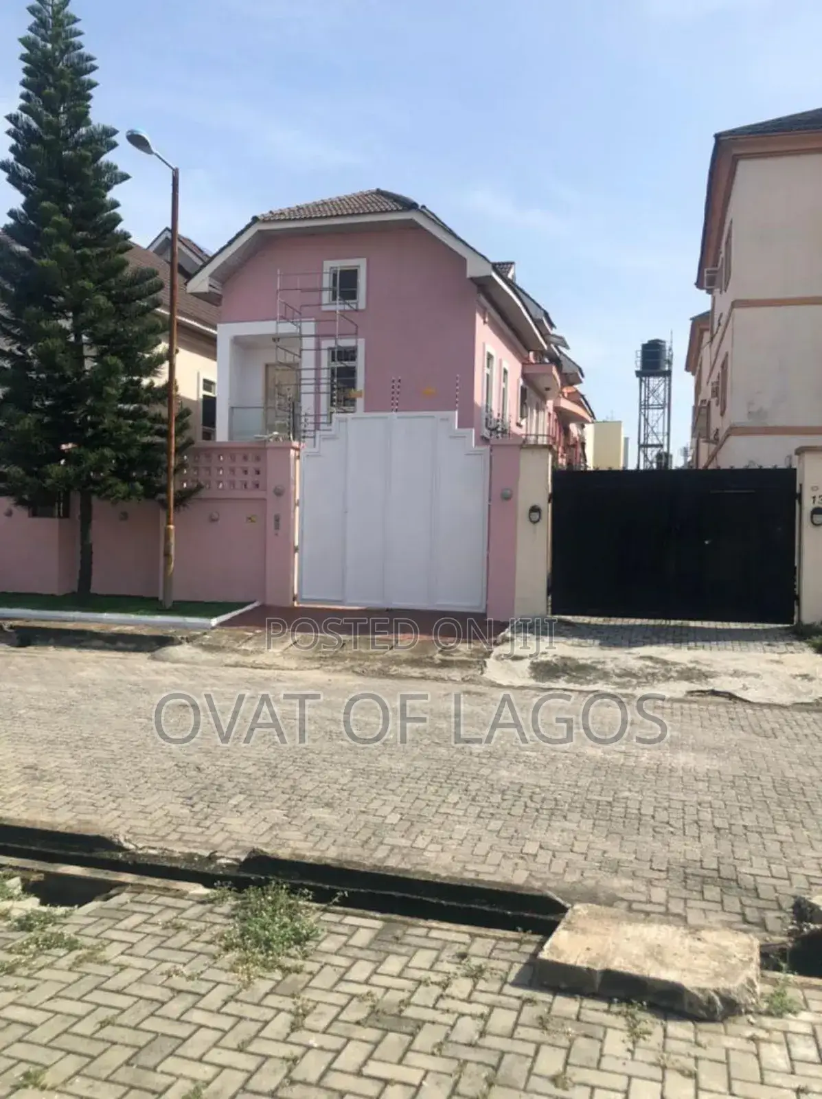 5bdrm Duplex in Lekki Phase 1 for sale in Lekki Phase 1