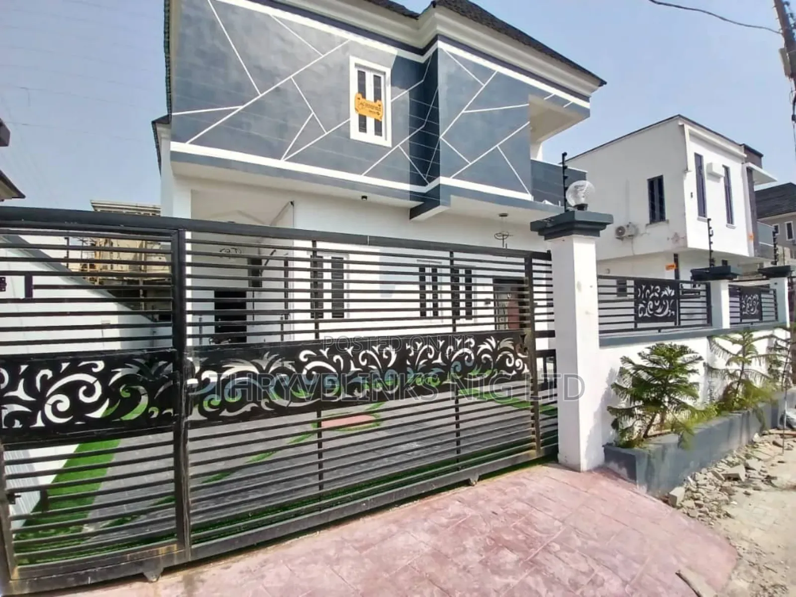 4bdrm Duplex in Thomas Estate for sale in Thomas Estate
