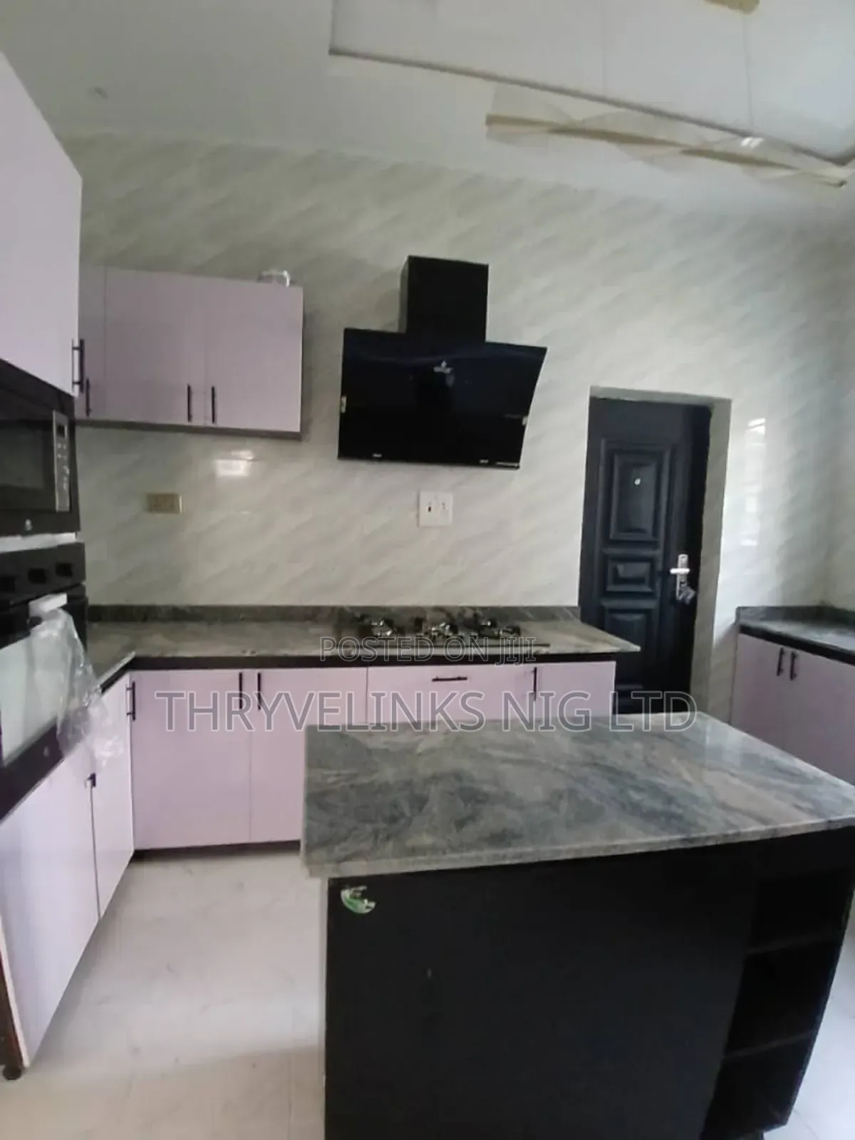 4bdrm Duplex in Thomas Estate for sale in Thomas Estate