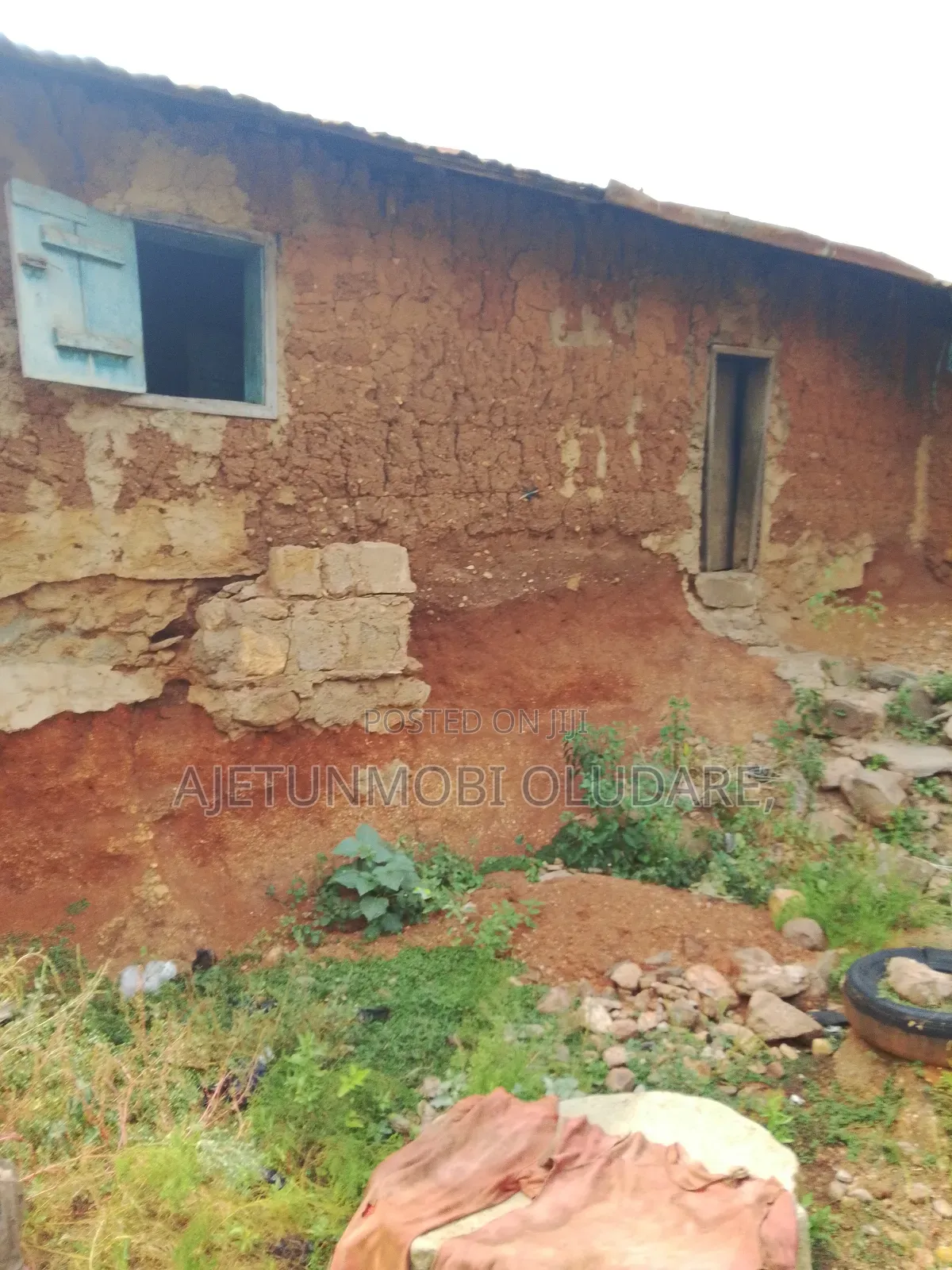 3bdrm Bungalow in Oke Iyinmi Market for sale in Ado Ekiti