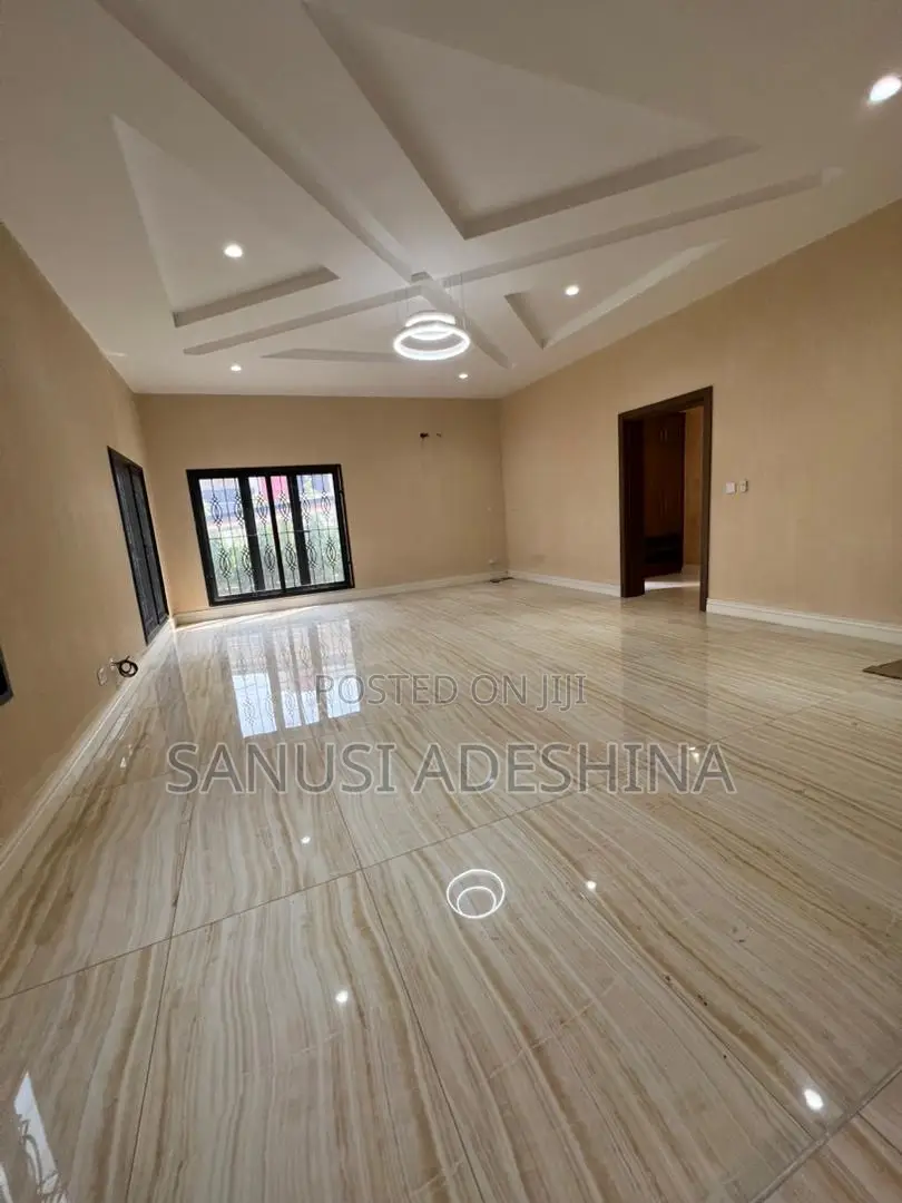 6bdrm Duplex in Life Camp Fct Abuja for sale in Life Camp