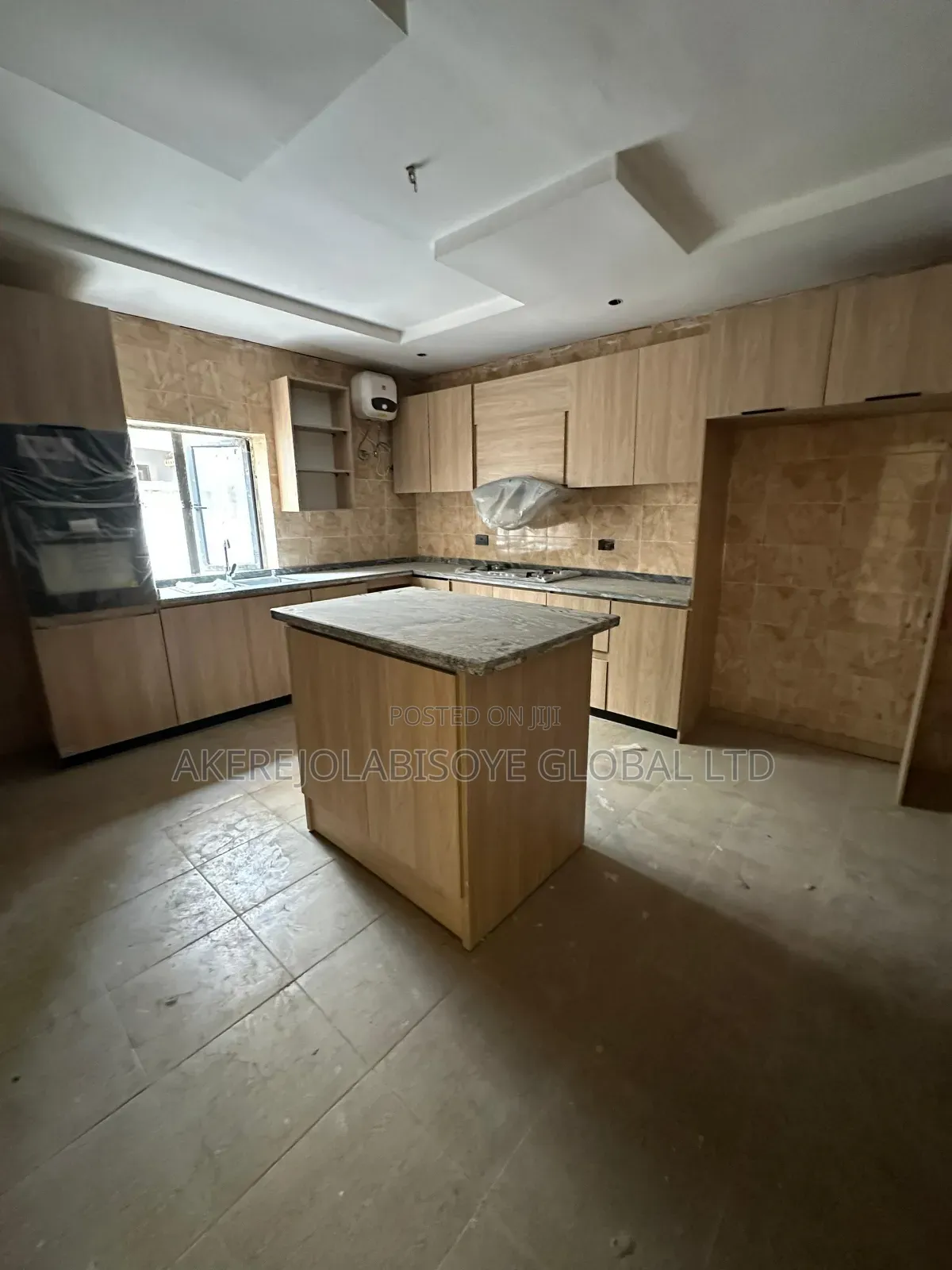 4bdrm Duplex in Close To Whyte for rent in Life Camp