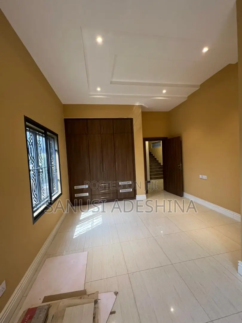 6bdrm Duplex in Life Camp Fct Abuja for sale in Life Camp