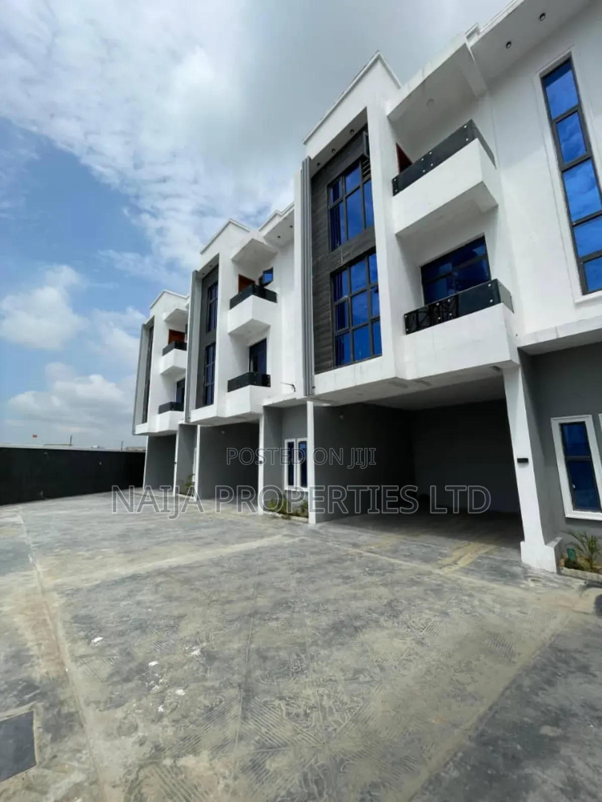 4bdrm Townhouse / Terrace in Chisco-Ikate, Lekki for rent in Lekki