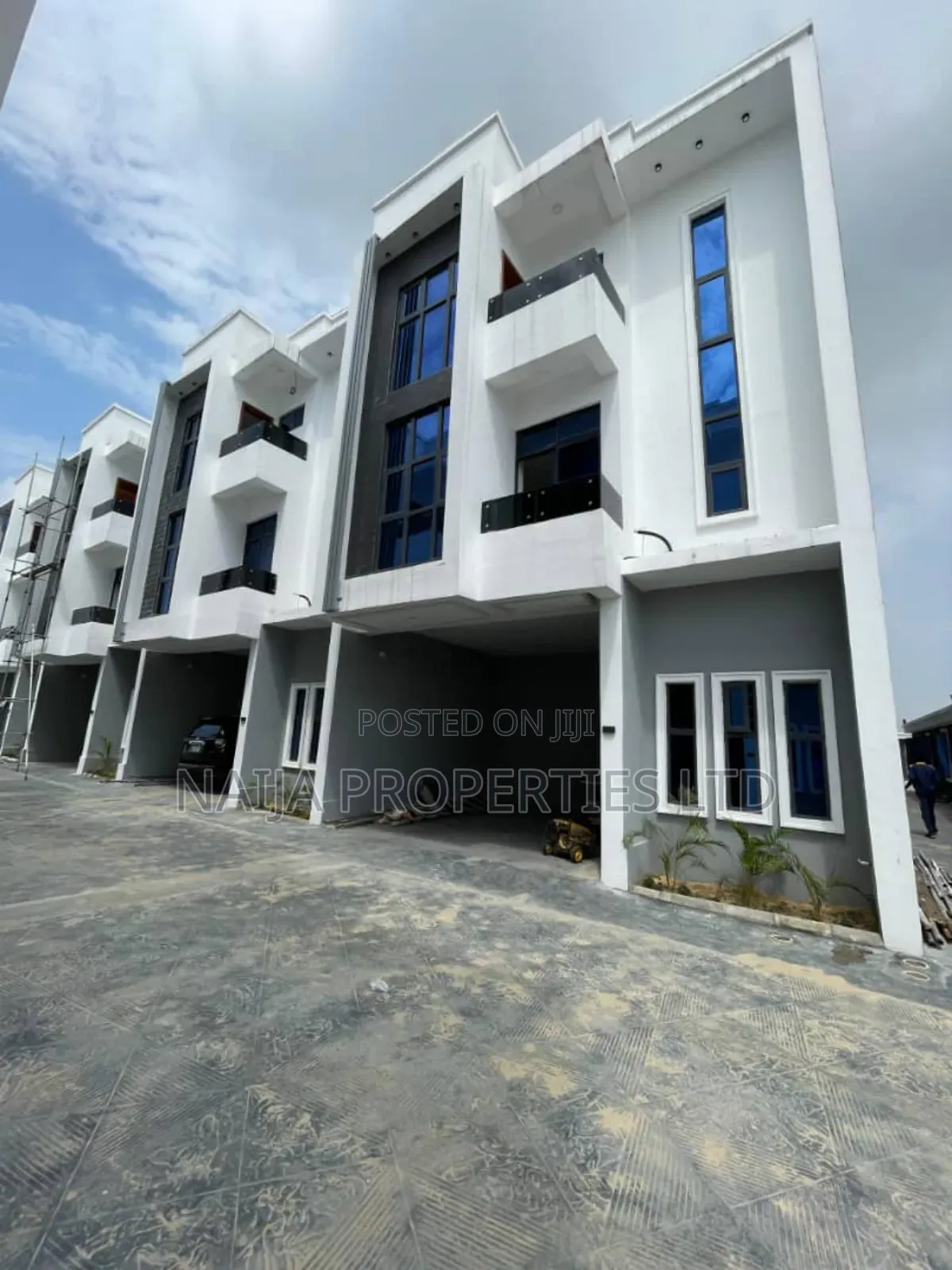 4bdrm Townhouse / Terrace in Chisco-Ikate, Lekki for rent in Lekki