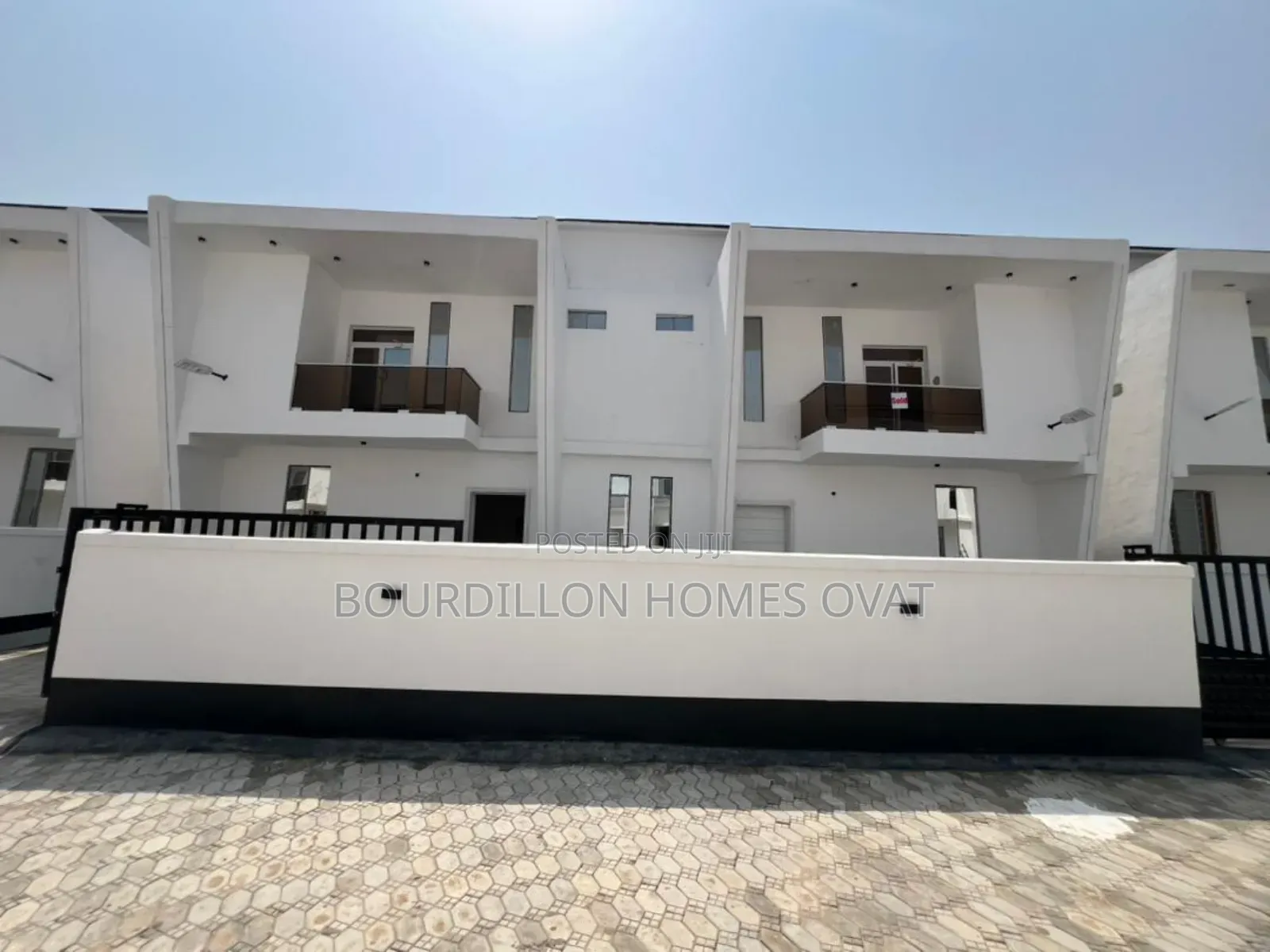 4bdrm Duplex in Ikota Lagos for sale in Ikota