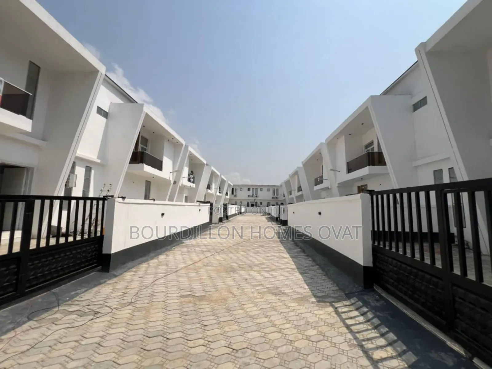 4bdrm Duplex in Ikota Lagos for sale in Ikota