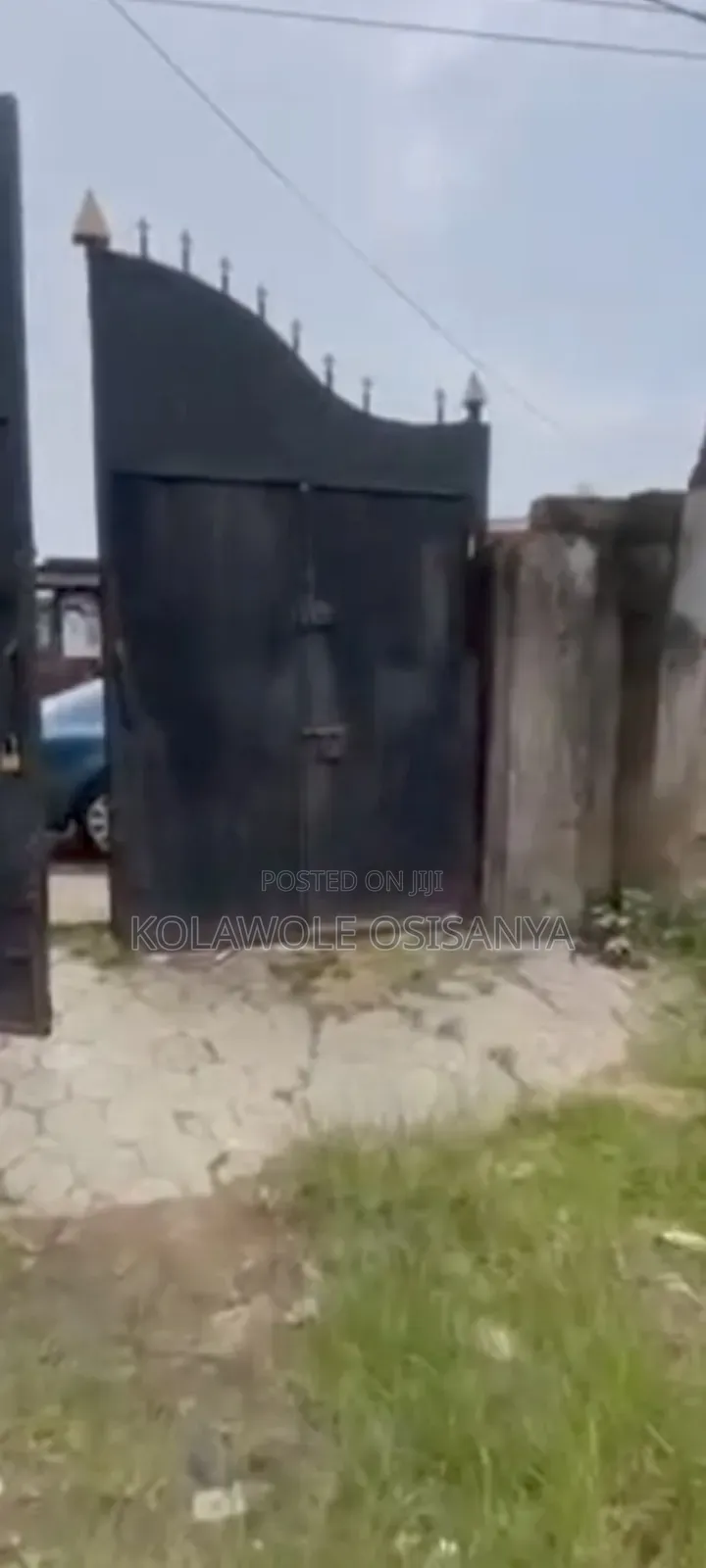 A Land Measuring 1011sqm in a Mixed Use Area in Ogudu