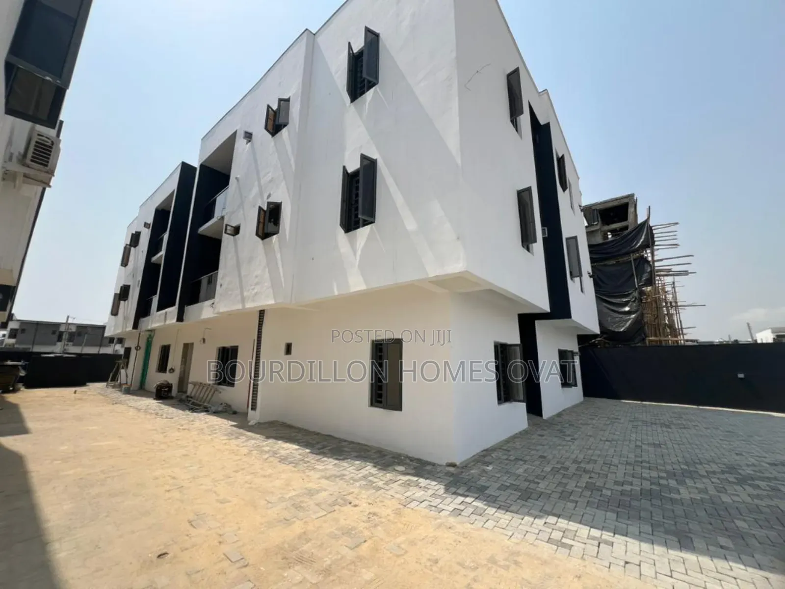 3bdrm Apartment in Ikota Villa Estate for sale in Ikota
