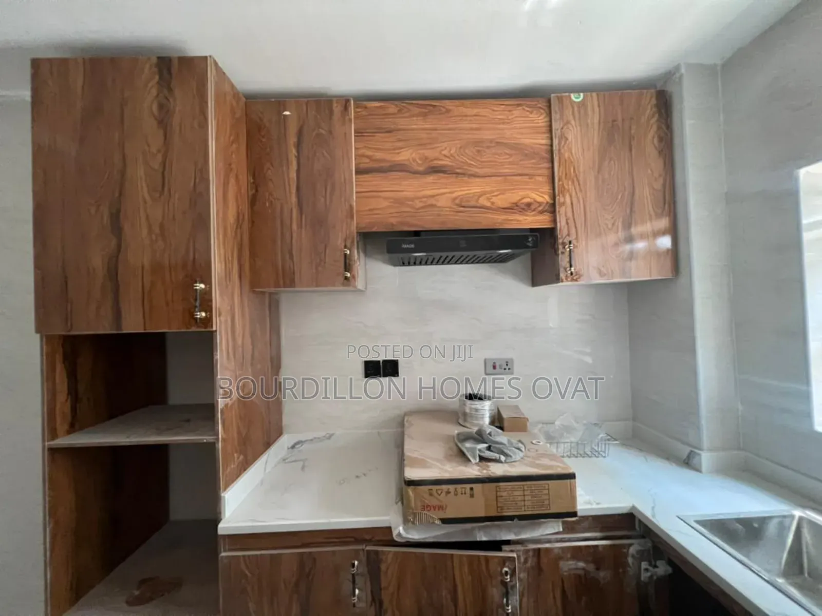 3bdrm Apartment in Ikota Villa Estate for sale in Ikota