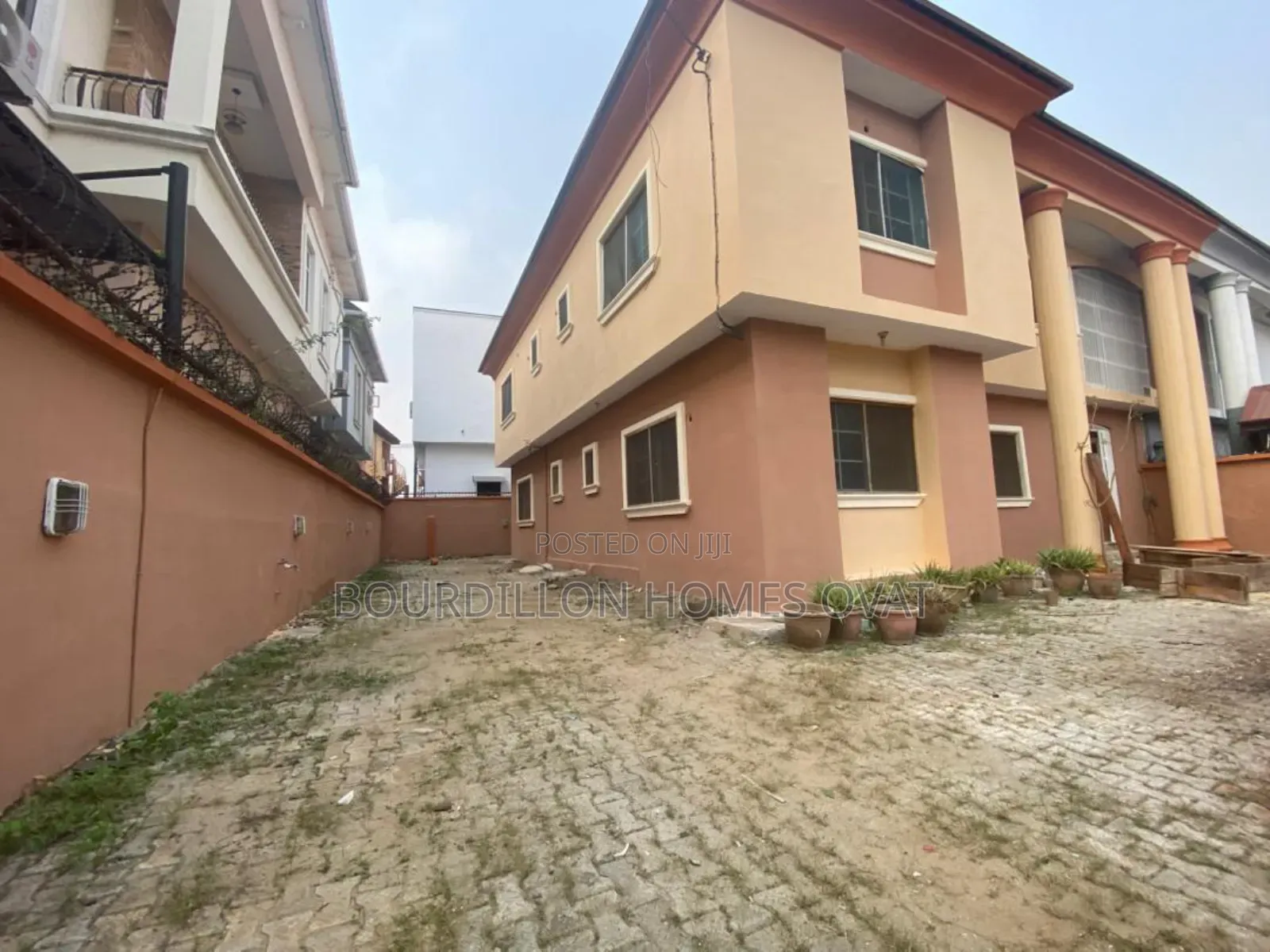 4bdrm Duplex in Ikota Villa Estate for rent in Ikota