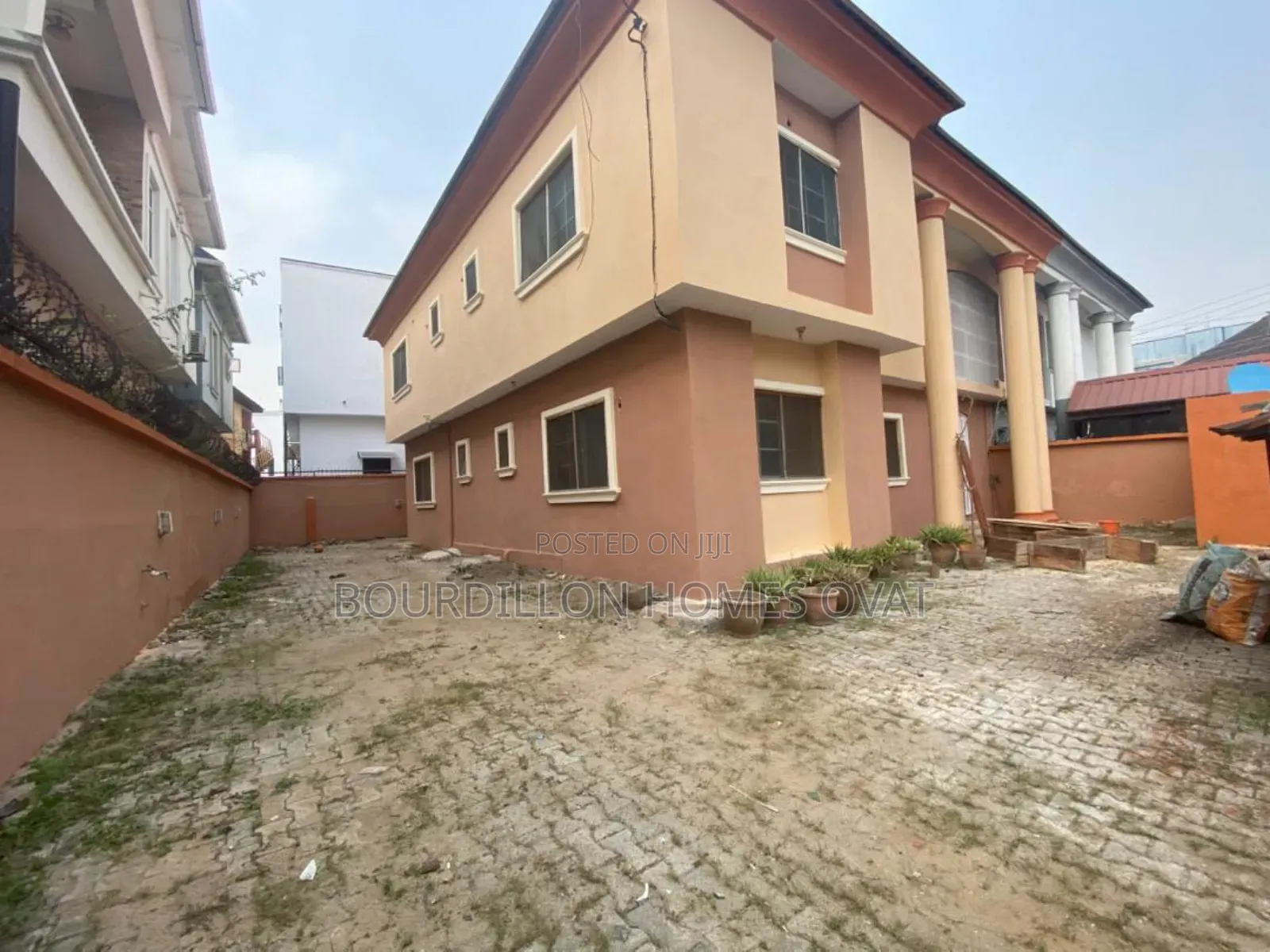 4bdrm Duplex in Ikota Villa Estate for rent in Ikota