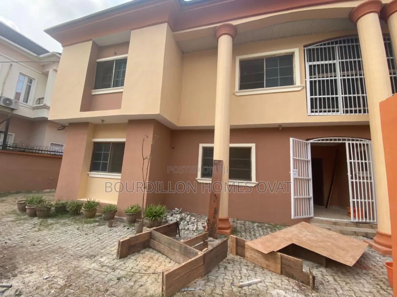 4bdrm Duplex in Ikota Villa Estate for rent in Ikota