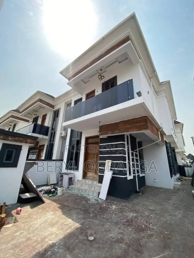 4bdrm Duplex in Chevron for rent in Chevron