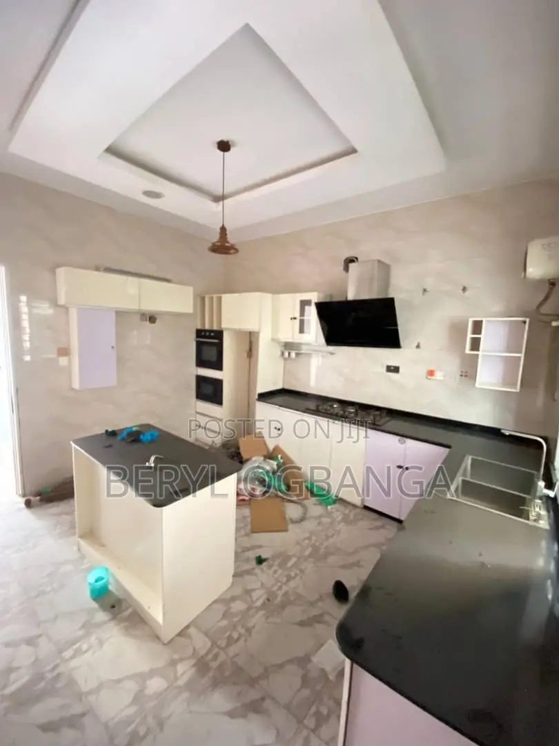 4bdrm Duplex in Chevron for rent in Chevron
