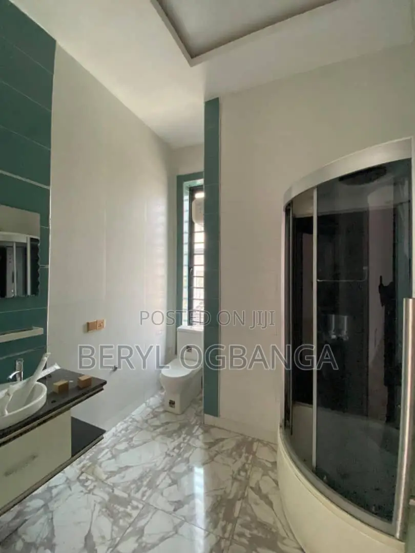 4bdrm Duplex in Chevron for rent in Chevron