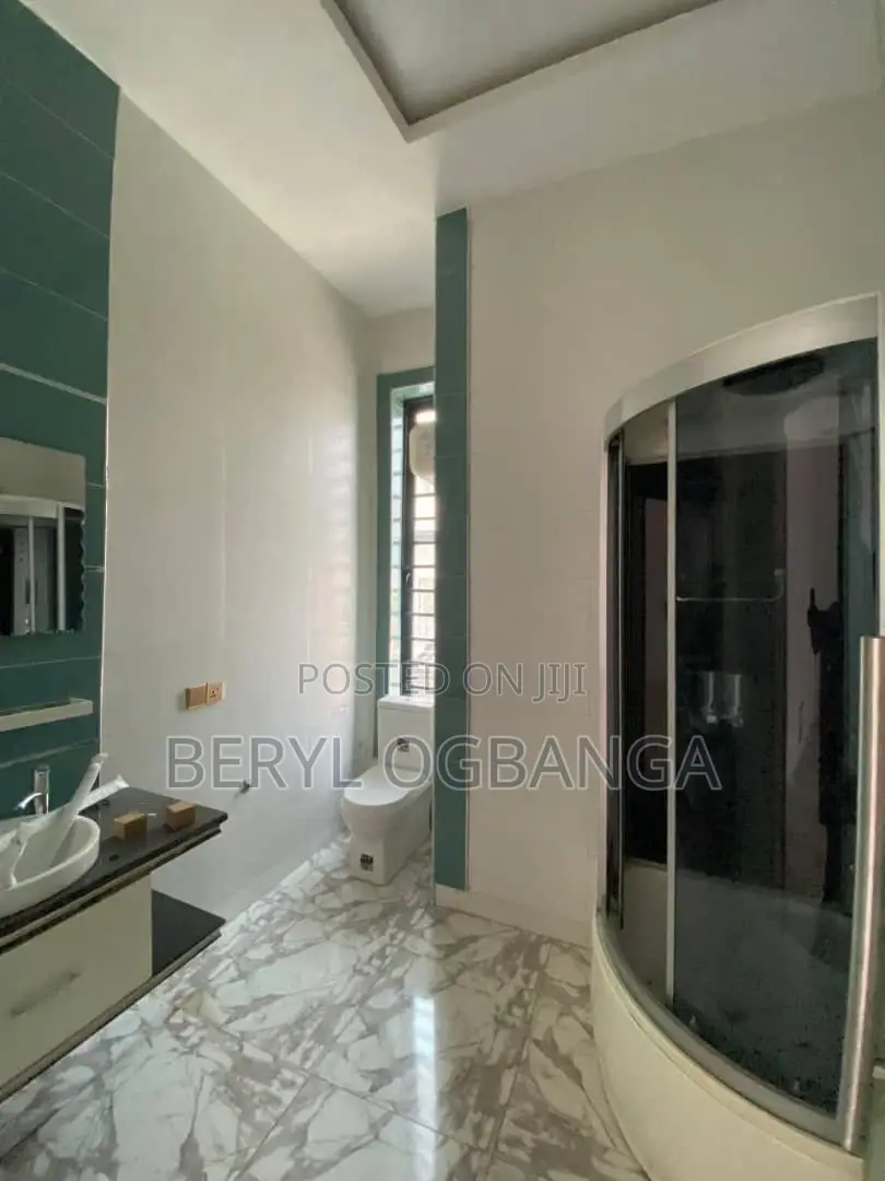 4bdrm Duplex in Chevron for rent in Chevron
