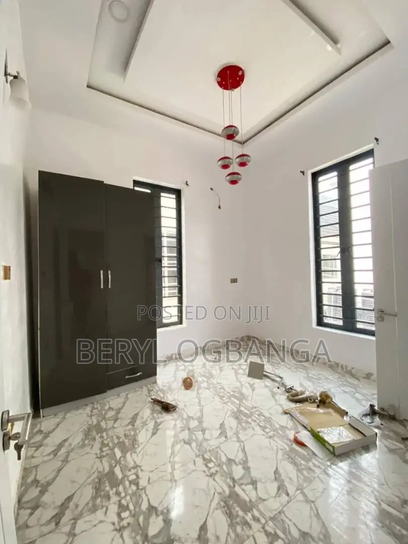 4bdrm Duplex in Chevron for rent in Chevron