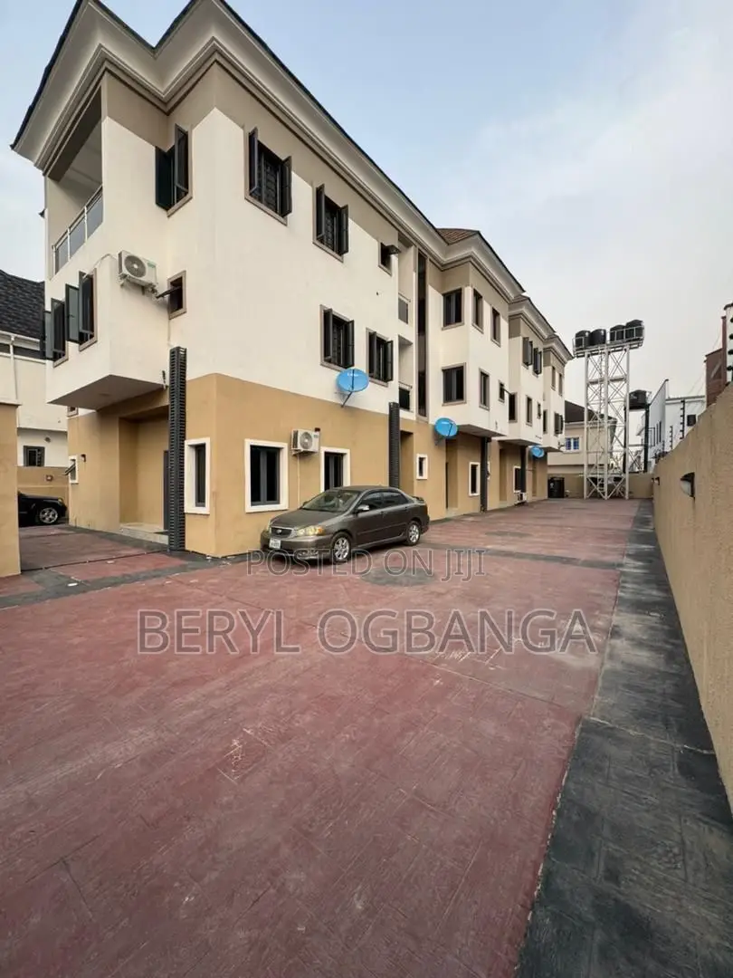 4bdrm Duplex in Ikota for rent in Ikota