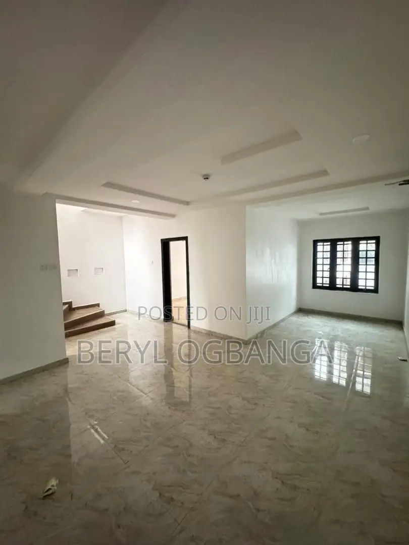 4bdrm Duplex in Ikota for rent in Ikota