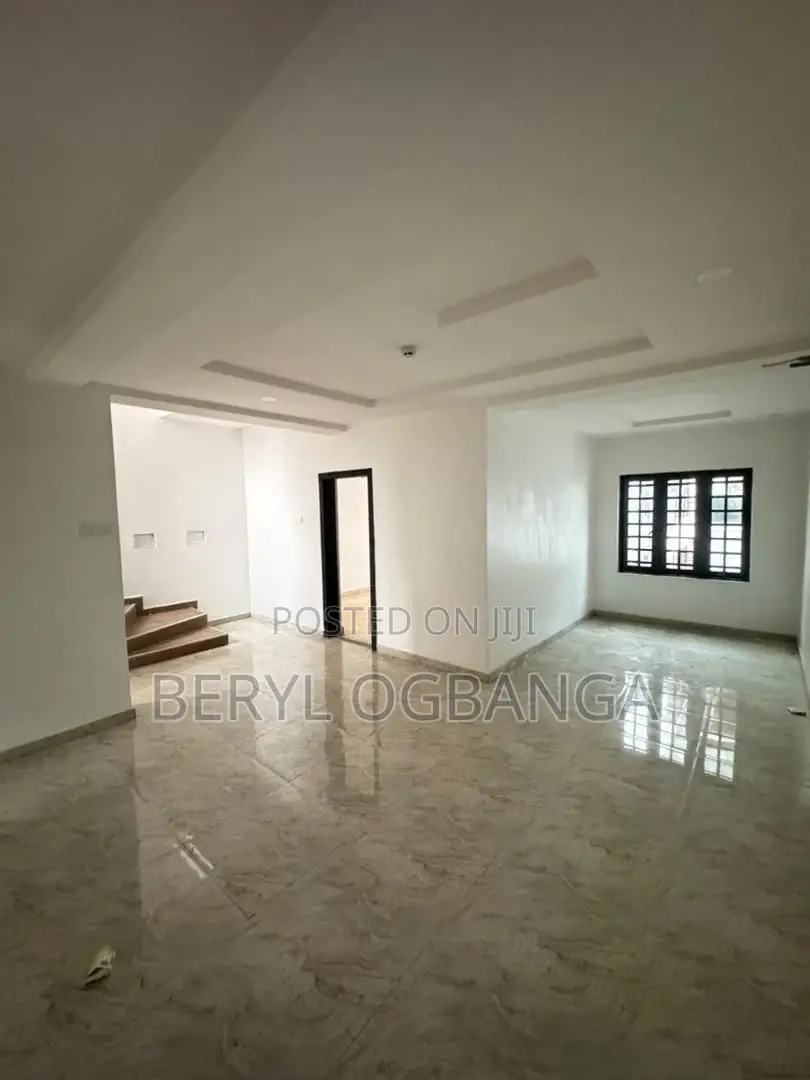 4bdrm Duplex in Ikota for rent in Ikota