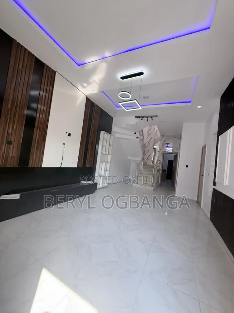 4bdrm Duplex in Ikota for rent in Ikota