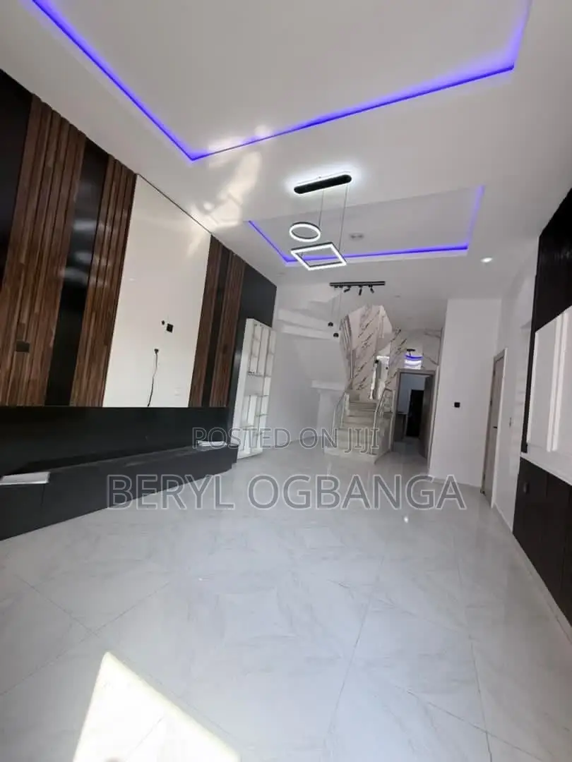 4bdrm Duplex in Ikota for rent in Ikota