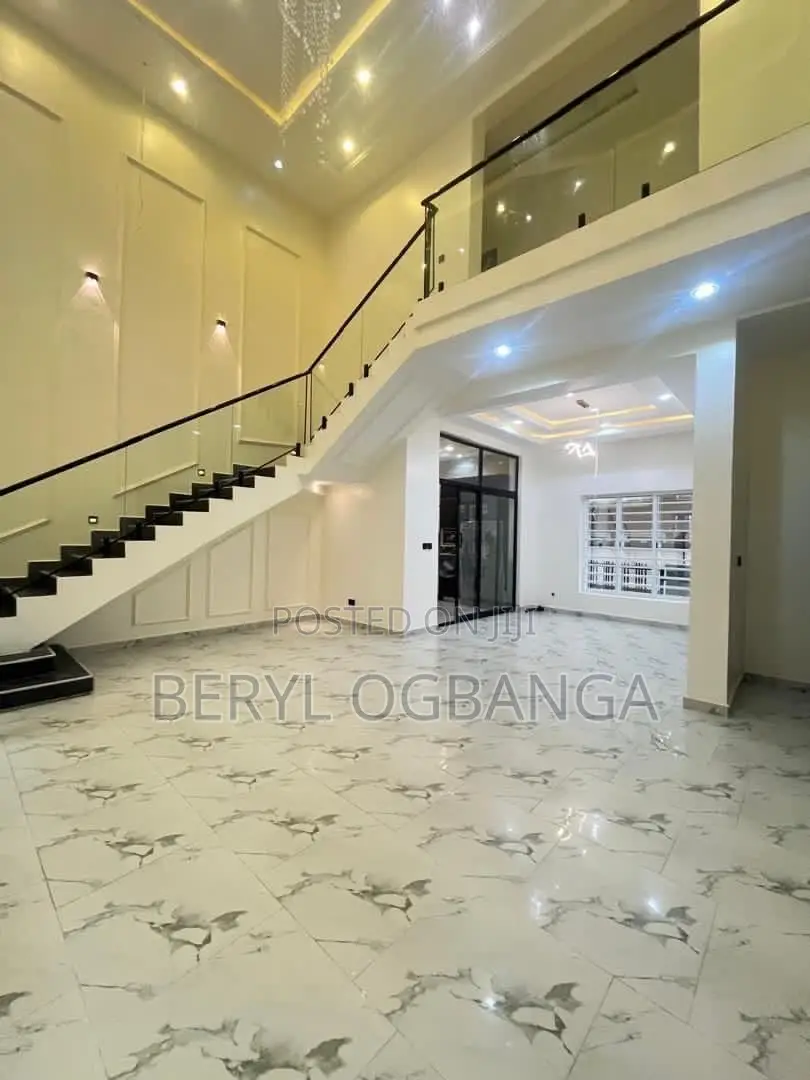 5bdrm Duplex in Ikota for rent in Ikota