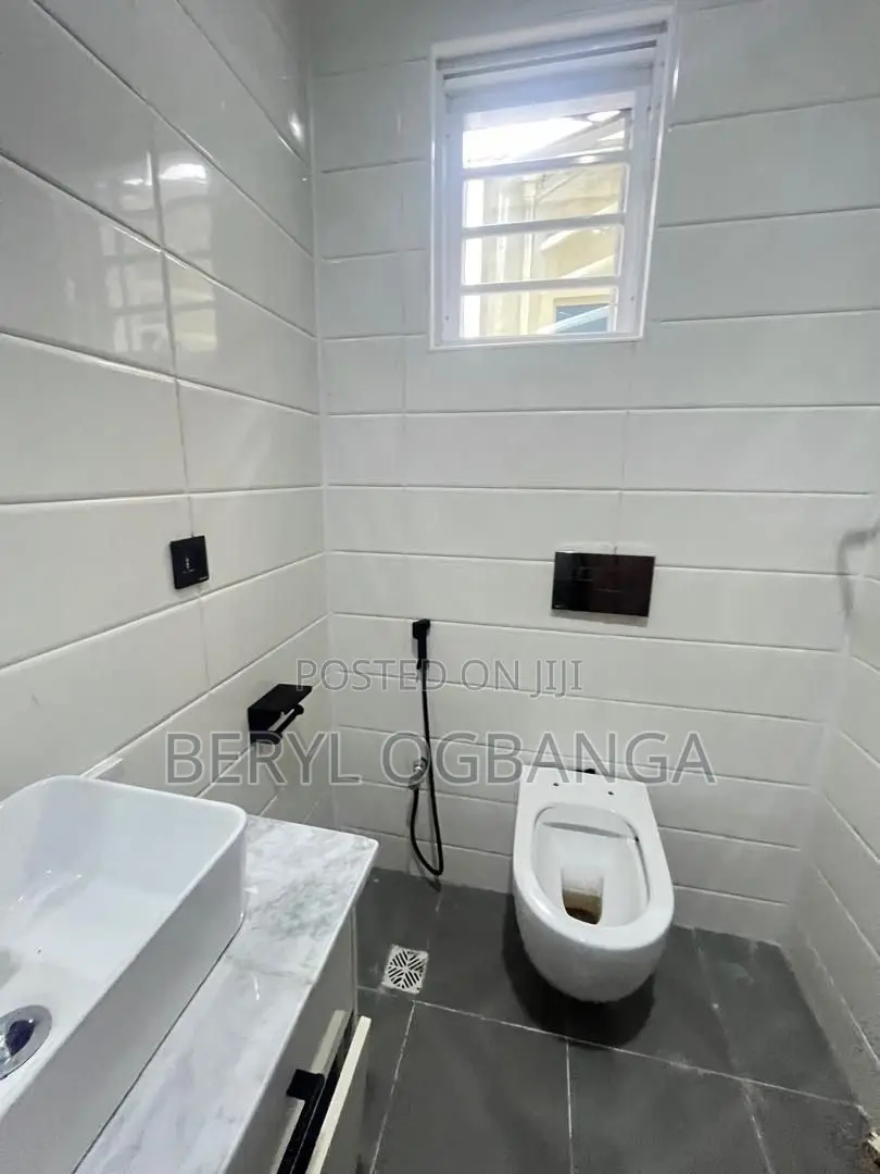 5bdrm Duplex in Ikota for rent in Ikota