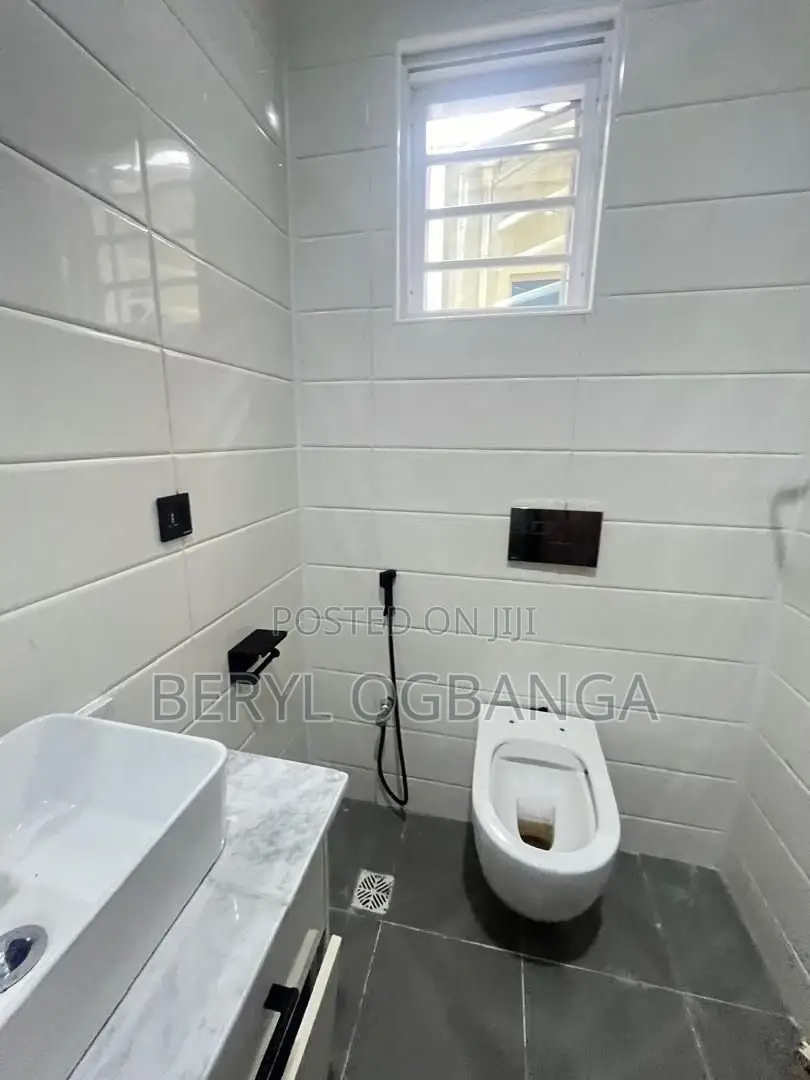 5bdrm Duplex in Ikota for rent in Ikota