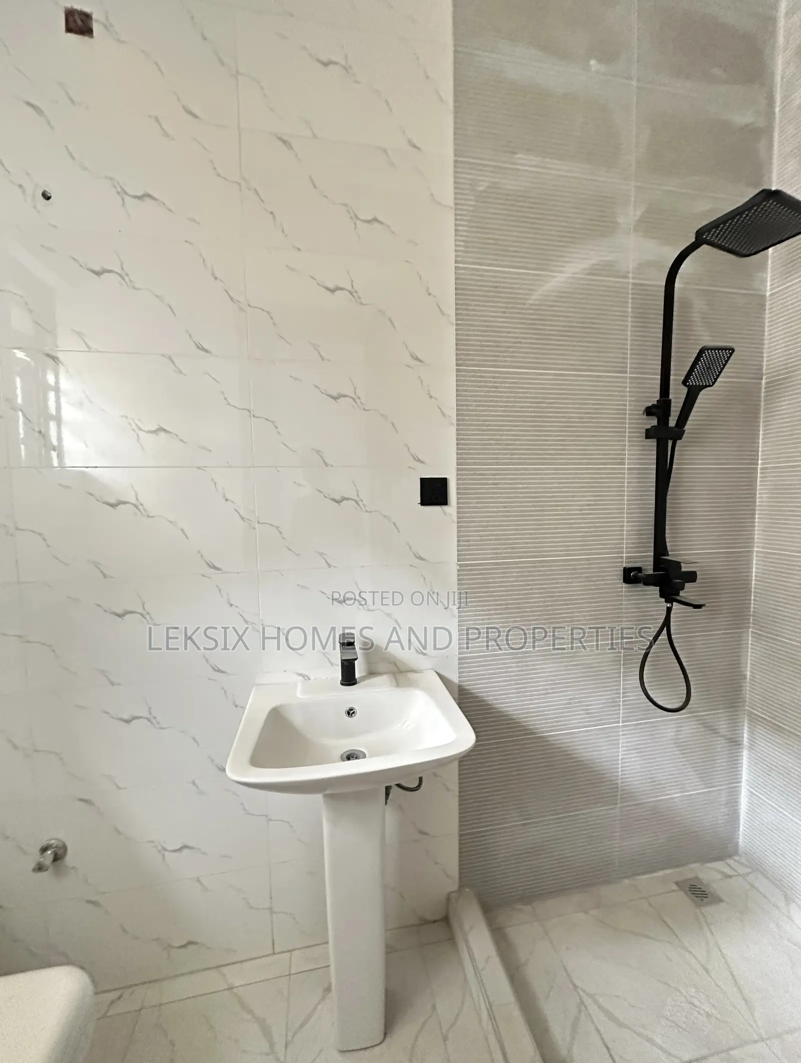 2bdrm Apartment in A Well Secured for sale in Abraham Adesanya Estate