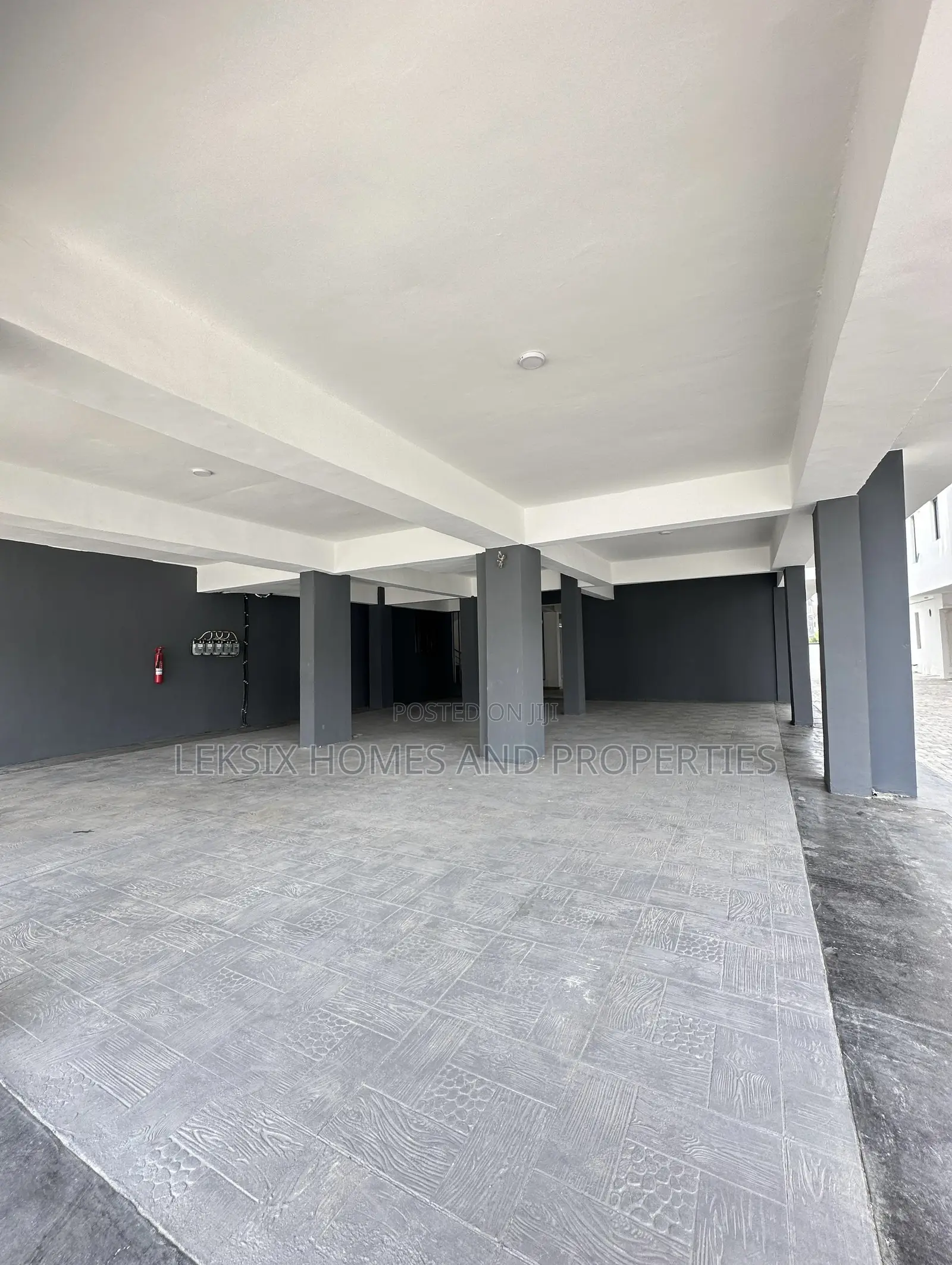 3bdrm Apartment in A Well Secured, Ikate for sale in Ikate