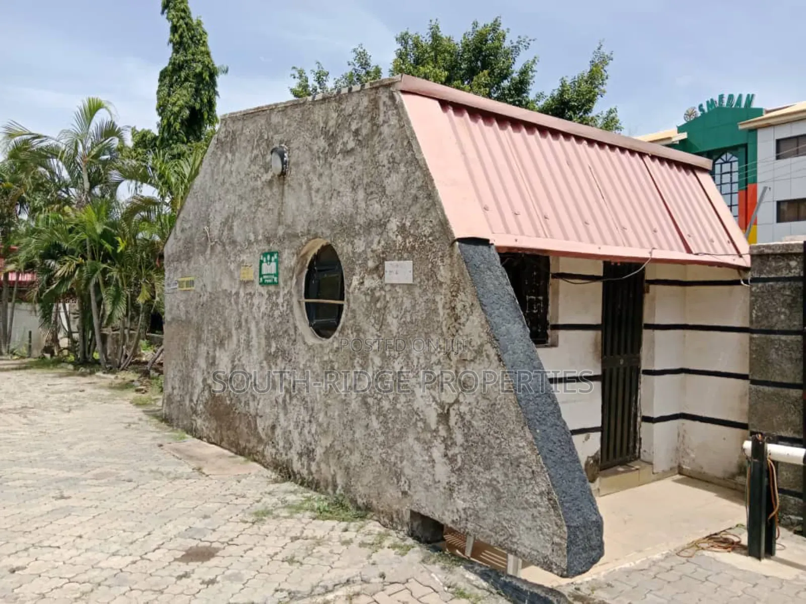 An Expandable Superbly Located 30-Room Hotel in Area 11