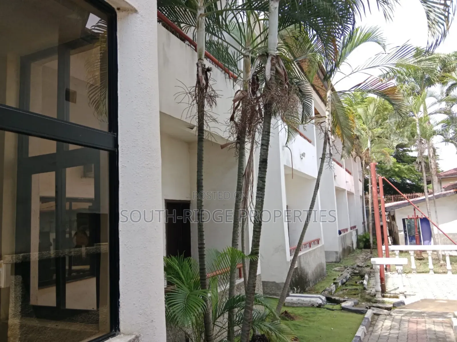 An Expandable Superbly Located 30-Room Hotel in Area 11