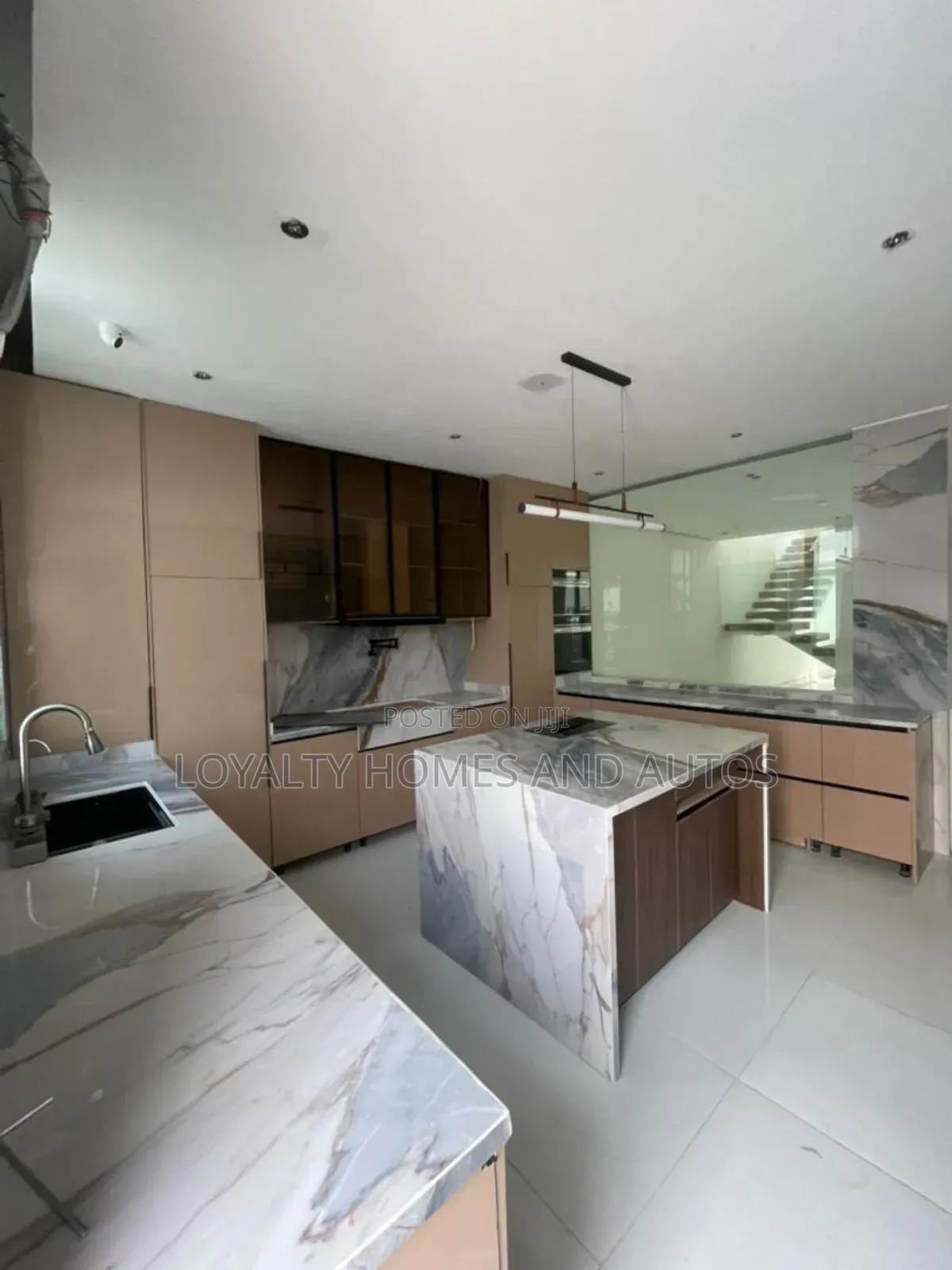 5bdrm Duplex in Ikate for sale in Ikate