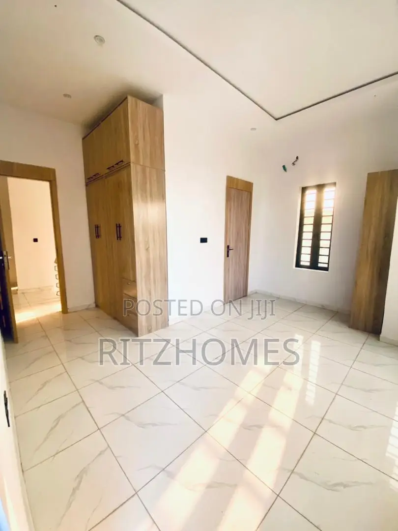 5bdrm Duplex in Off Lekki-Epe Expressway for sale in Off Lekki-Epe Expressway