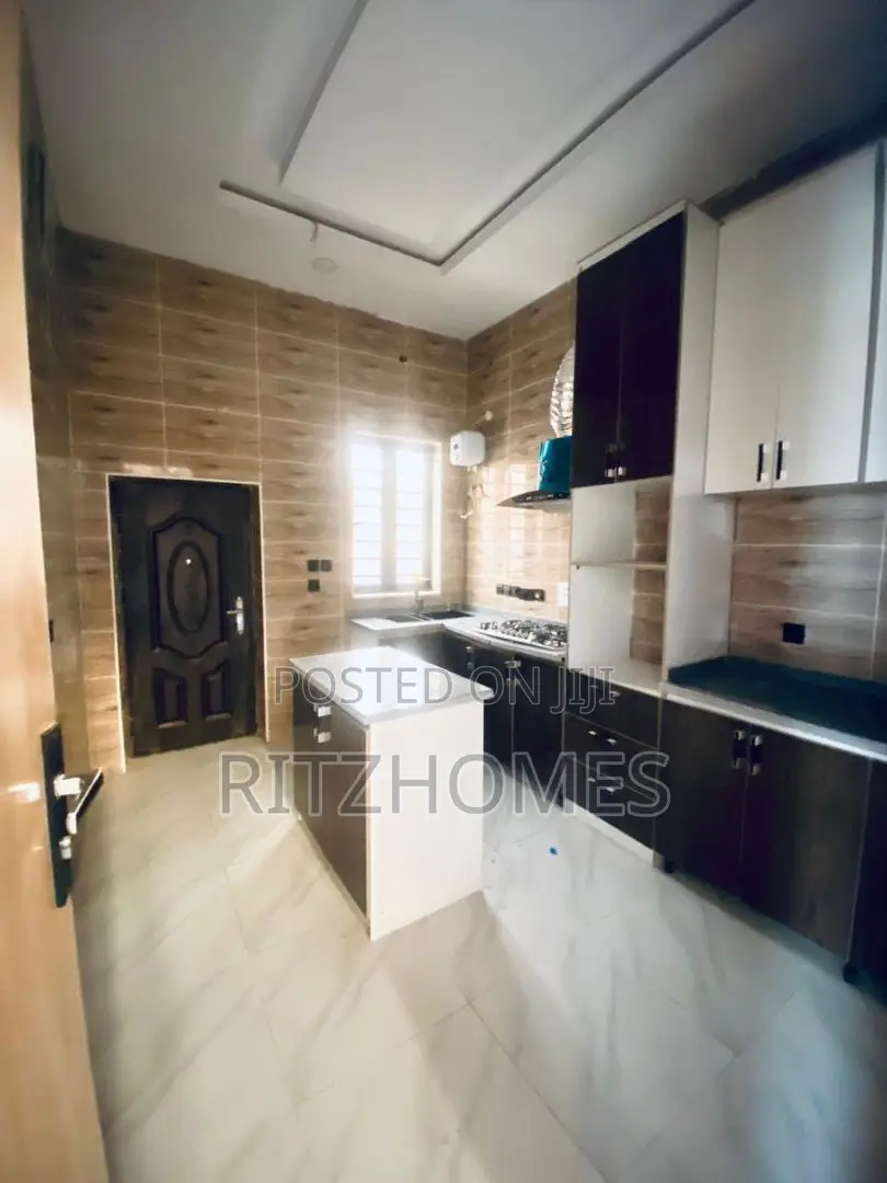 5bdrm Duplex in Off Lekki-Epe Expressway for sale in Off Lekki-Epe Expressway