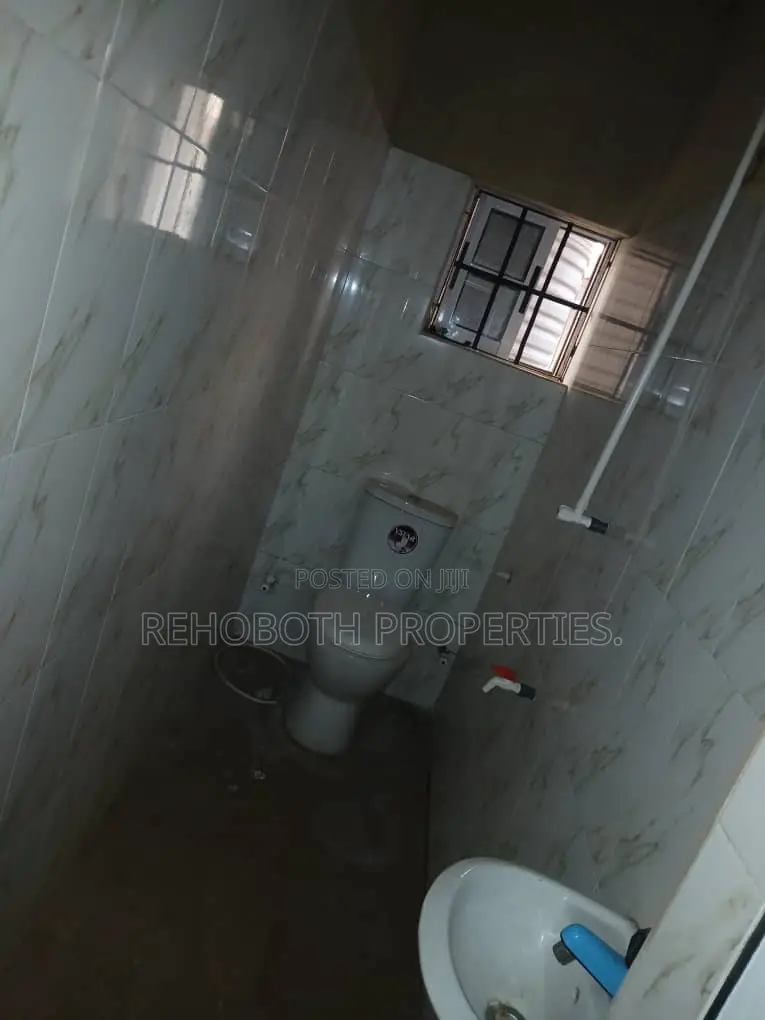 1bdrm Apartment in Babalola, Akala Express for rent in Akala Express