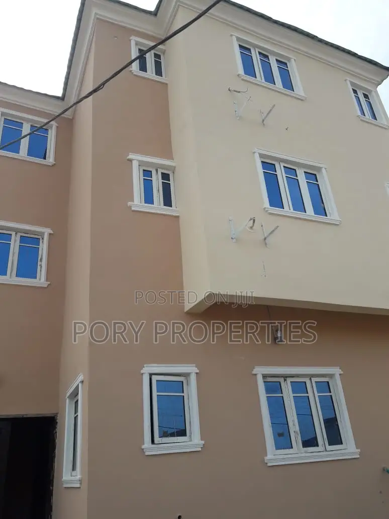 A Commercial 20 Bedroom,Very Modern 3 Storey Building in Agbowo