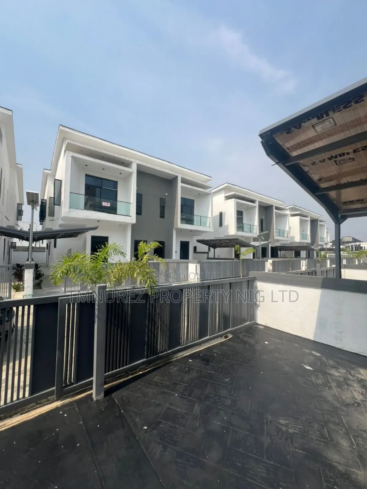 4bdrm Duplex in Orchild Road, Chevron for rent in Chevron