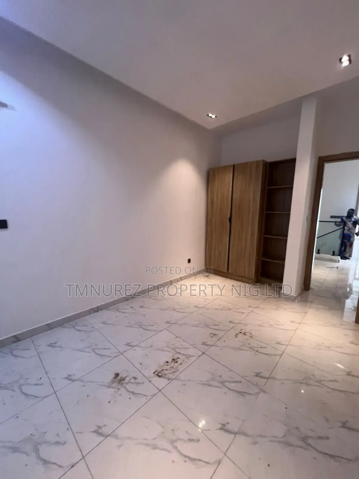 4bdrm Duplex in Orchild Road, Chevron for rent in Chevron