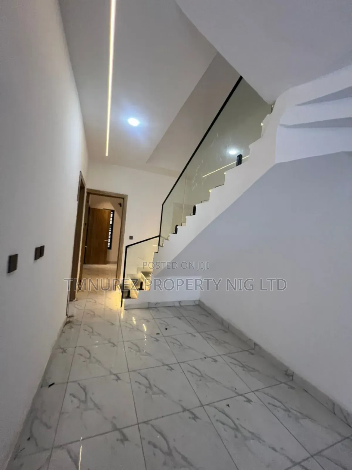 4bdrm Duplex in Orchild Road, Chevron for rent in Chevron