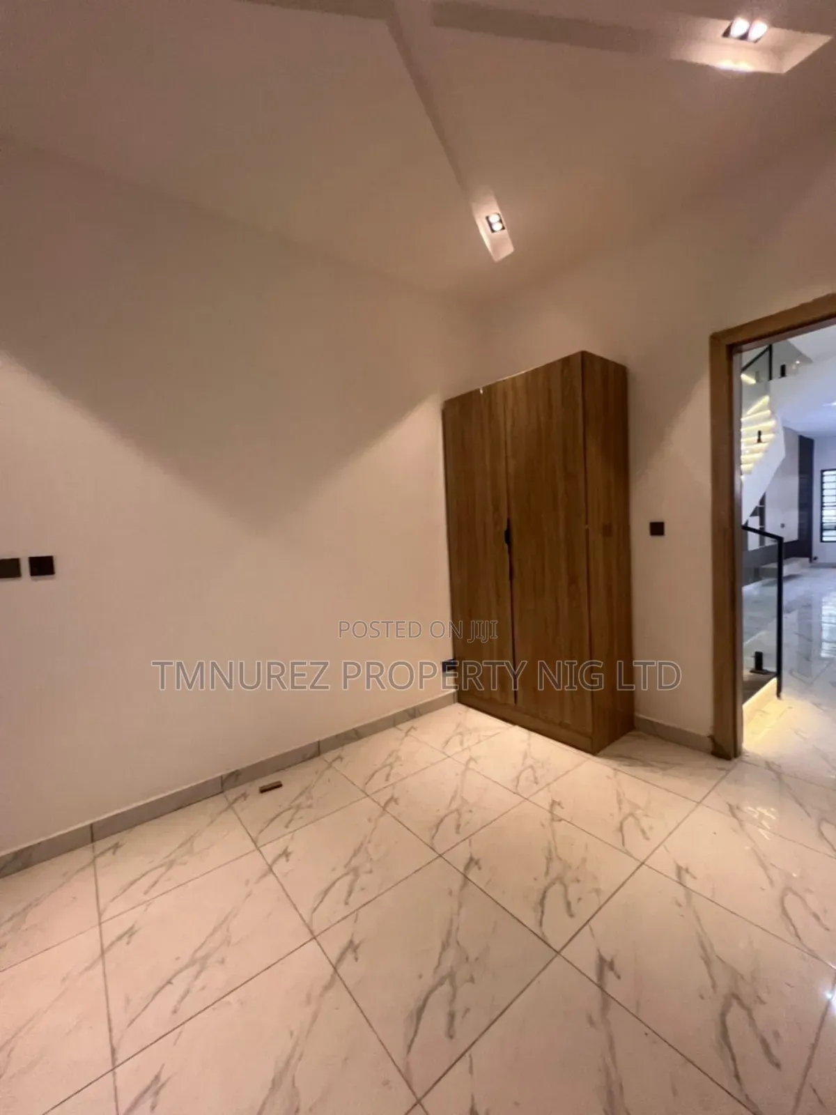 4bdrm Duplex in Orchild Road, Chevron for rent in Chevron
